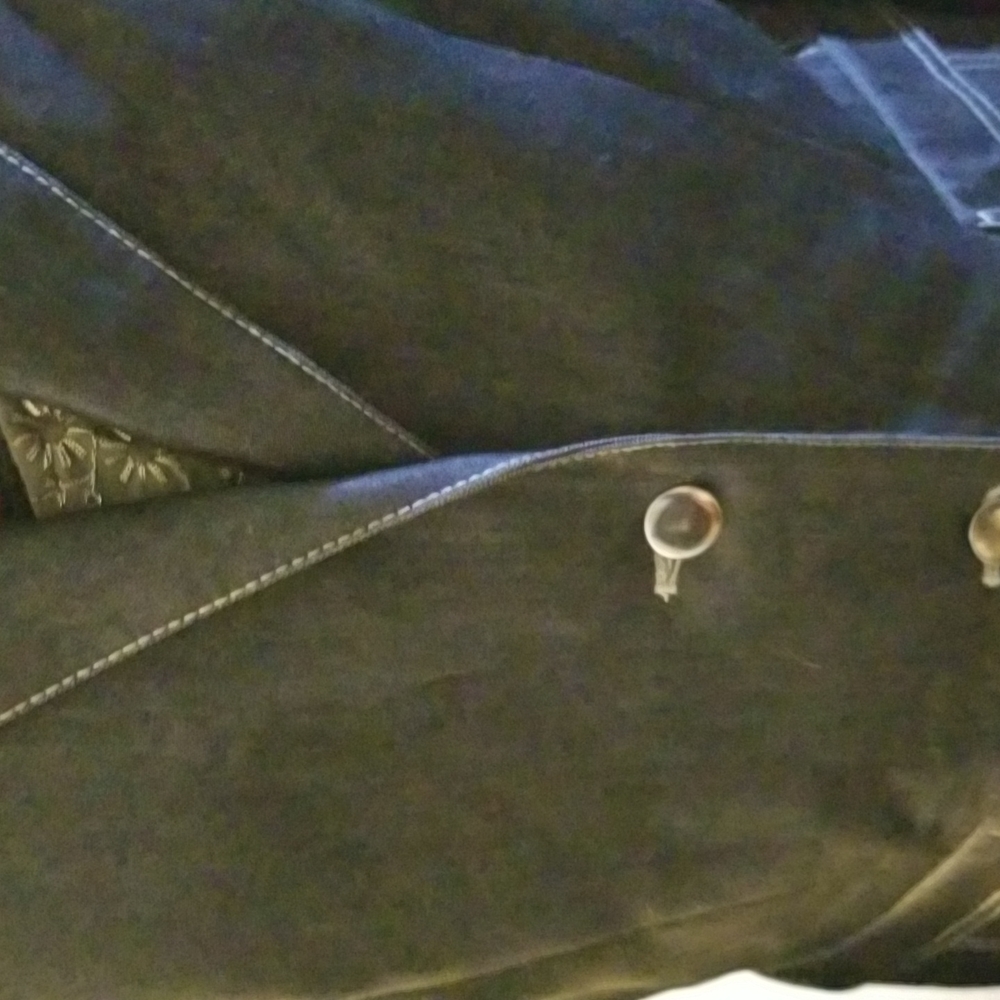 Blazer - Picture 2 of 4